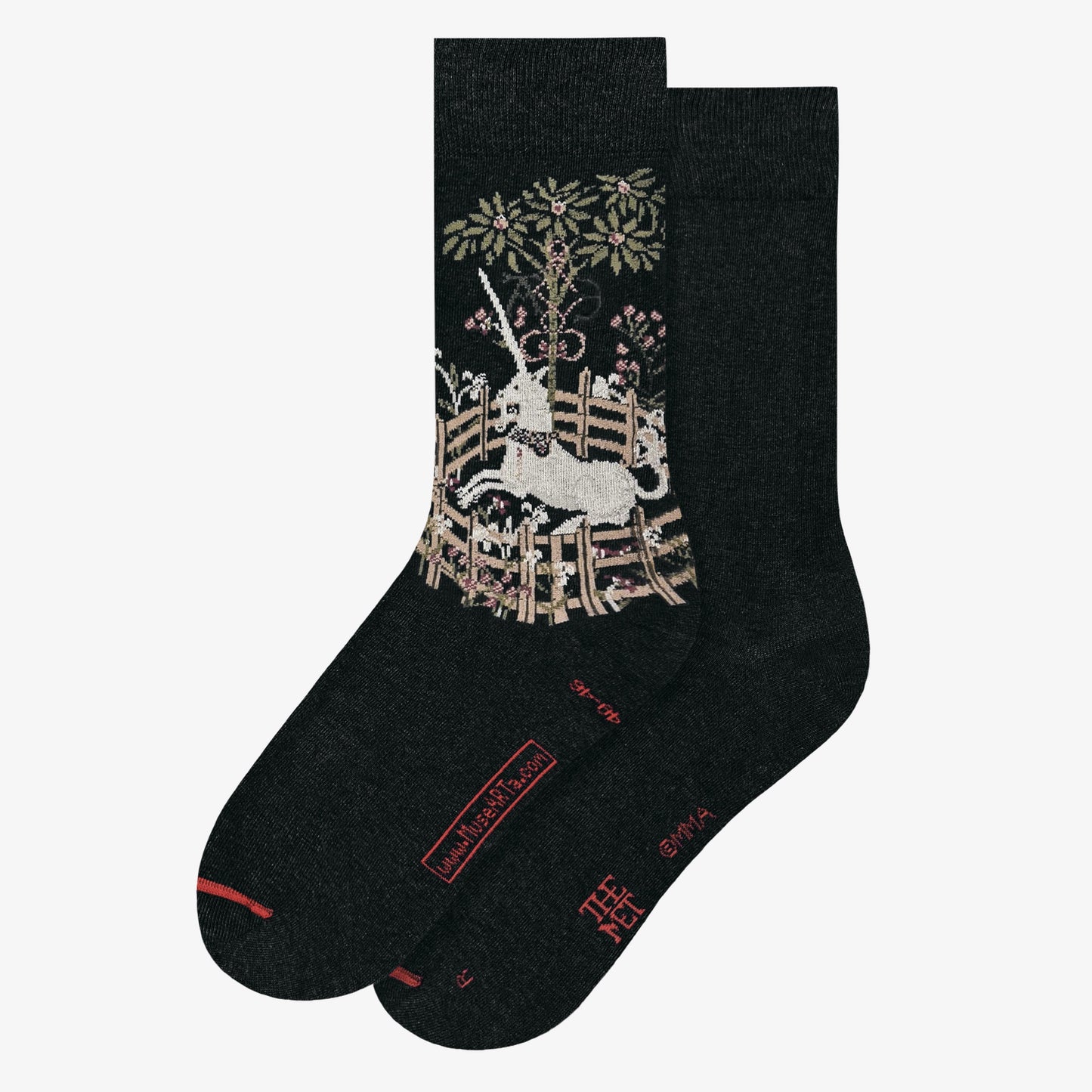 Tapisses de licorne - La licorne repose dans un jardin